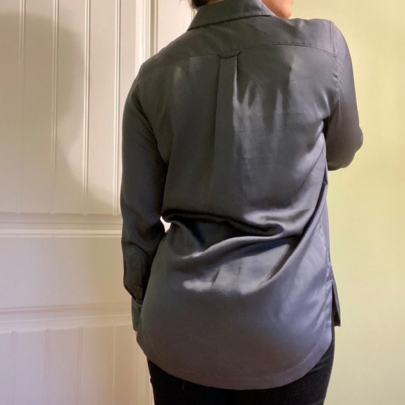 BANANA REPUBLIC Satin Long Sleeve (size S) - Picture 7 of 10